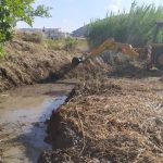 Καθαρισμός καναλιών στη Λ. Άμμο και στην περιοχή του Δοκού