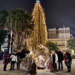 Άναψε το Χριστουγεννιάτικο δέντρο στην πλατεία του Αγίου Νικολάου στη Χαλκίδα