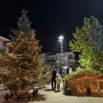 Φωταγωγήθηκε το Χριστουγεννιάτικο δέντρο της Δημοτικής Ενότητας Αυλίδας🎄